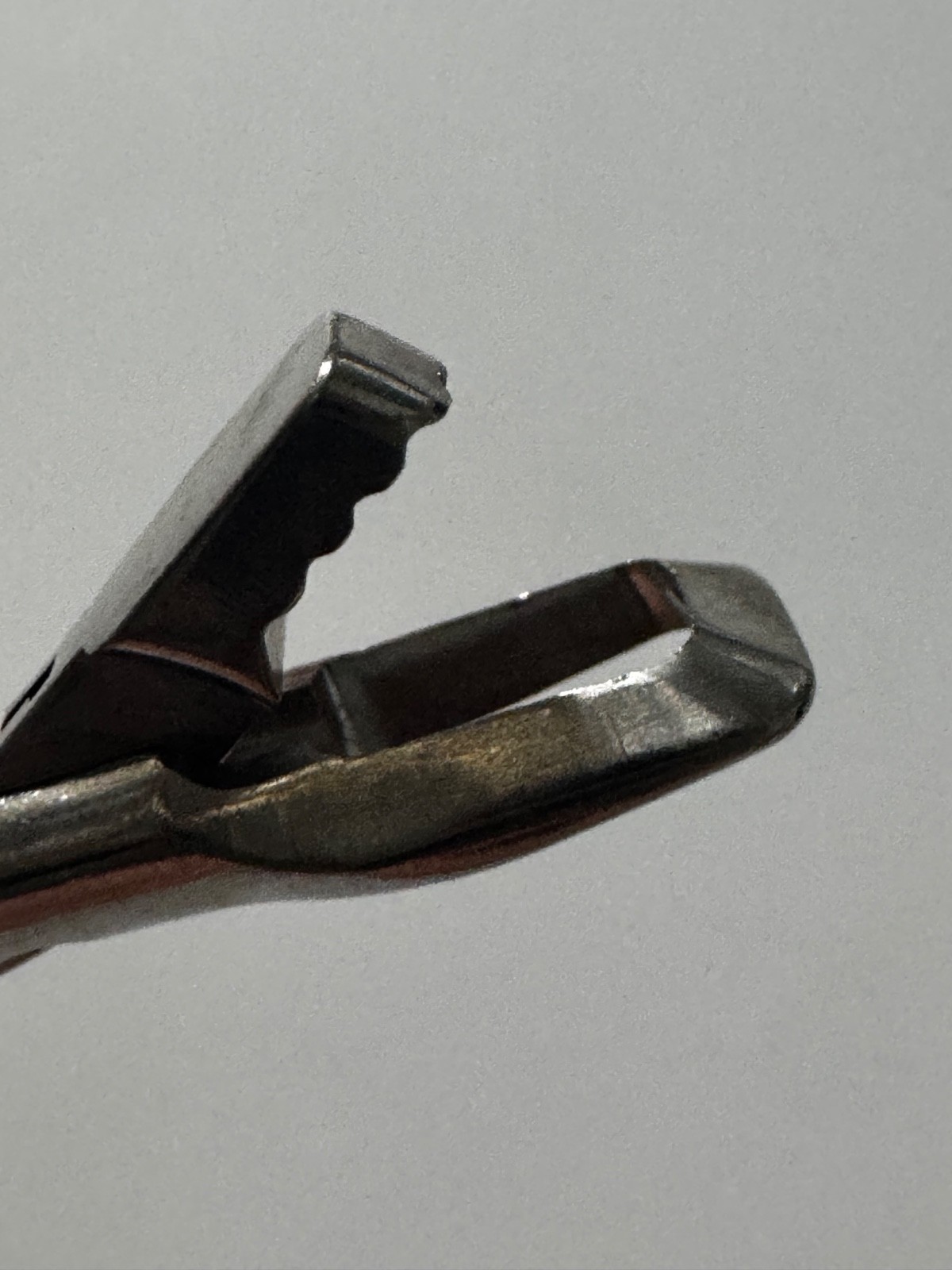 Acufex 1.3mm Up Biter Curved Right Linear Model 012043