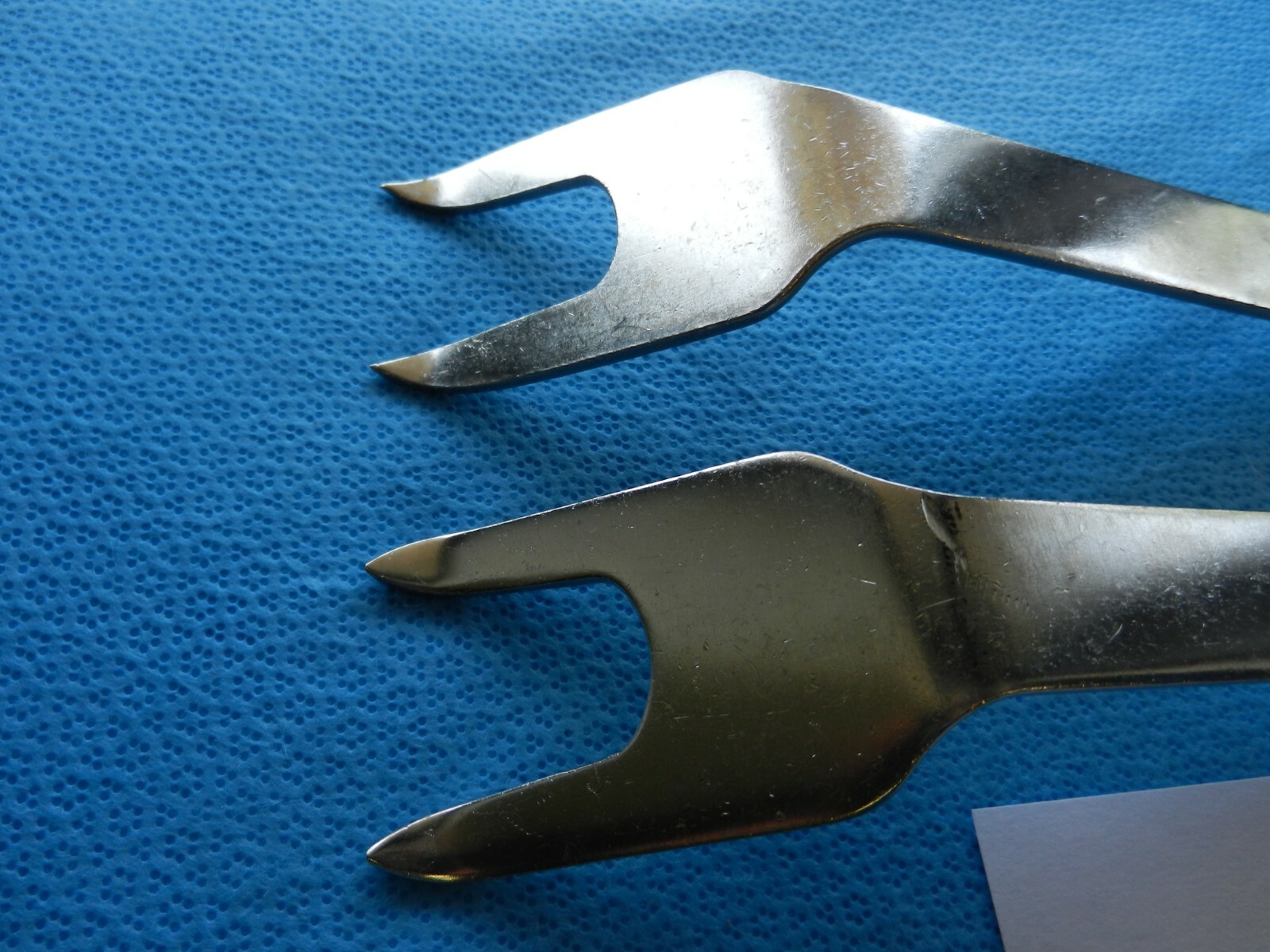 D3149 Zimmer Surgical 2 Prong Blount Retractor Pair 249
