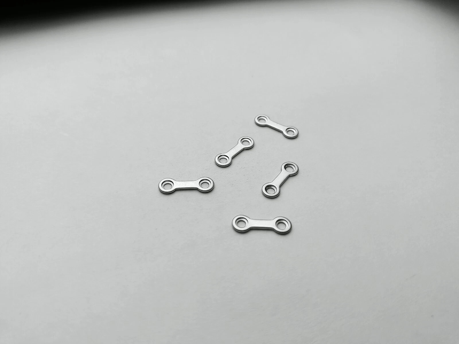 Maxillofacial 2.0mm stainless steel plates (5pcs) with 50 screws instruments