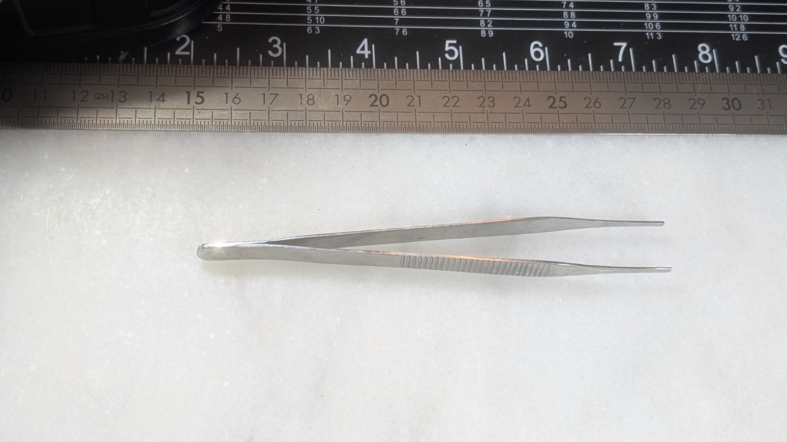 Stainless steel surgical forceps approx 5cm, Pakistan