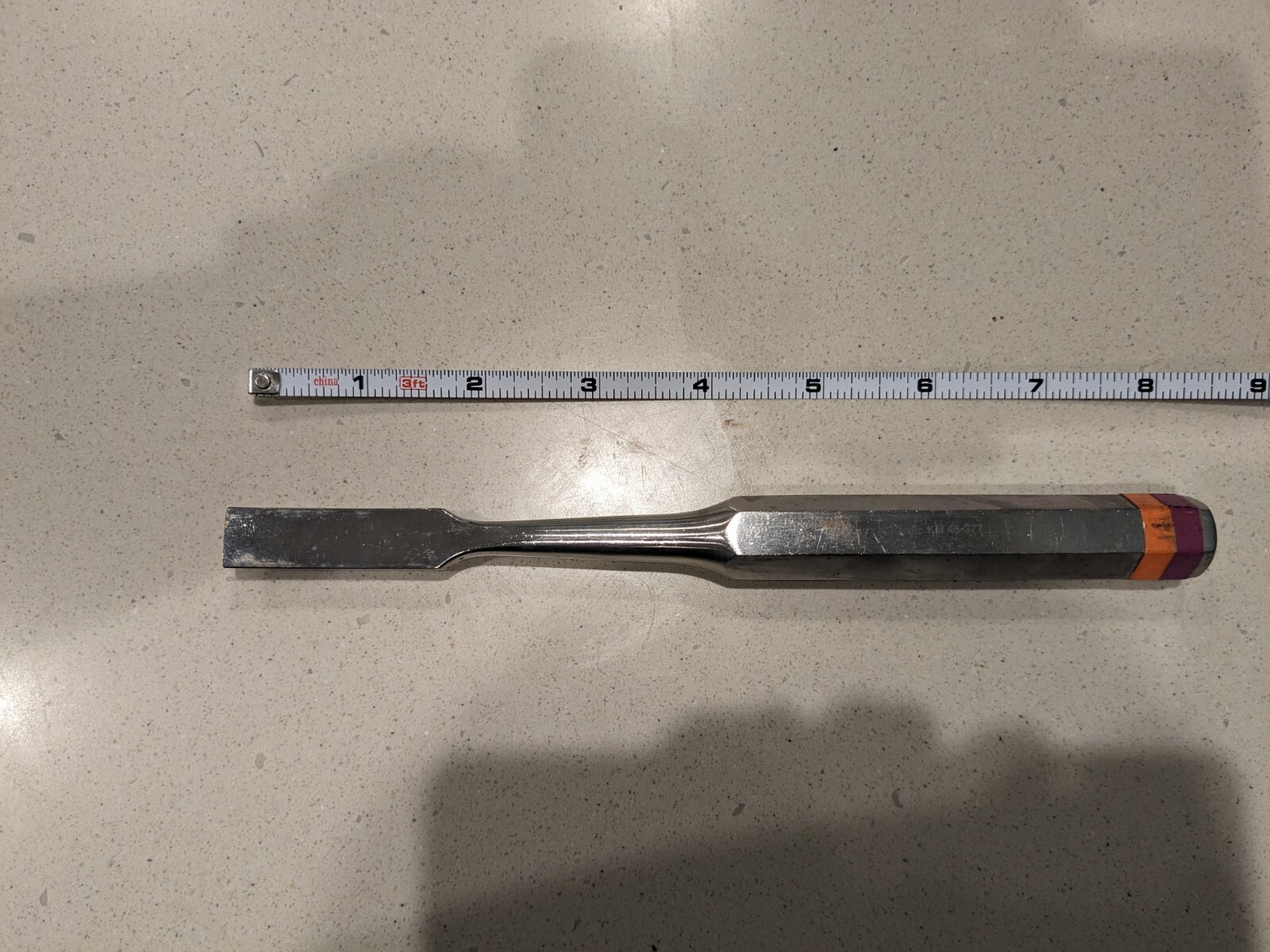  KM46377 HIBBS OSTEOTOME. Description: Curved, 1/2″ tip width, 9″ (23cm)