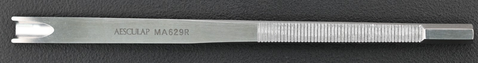 AESCULAP MA629R Parkes Hump Gouge, 6mm Wide Blade, Double Guard, Straight, 7″
