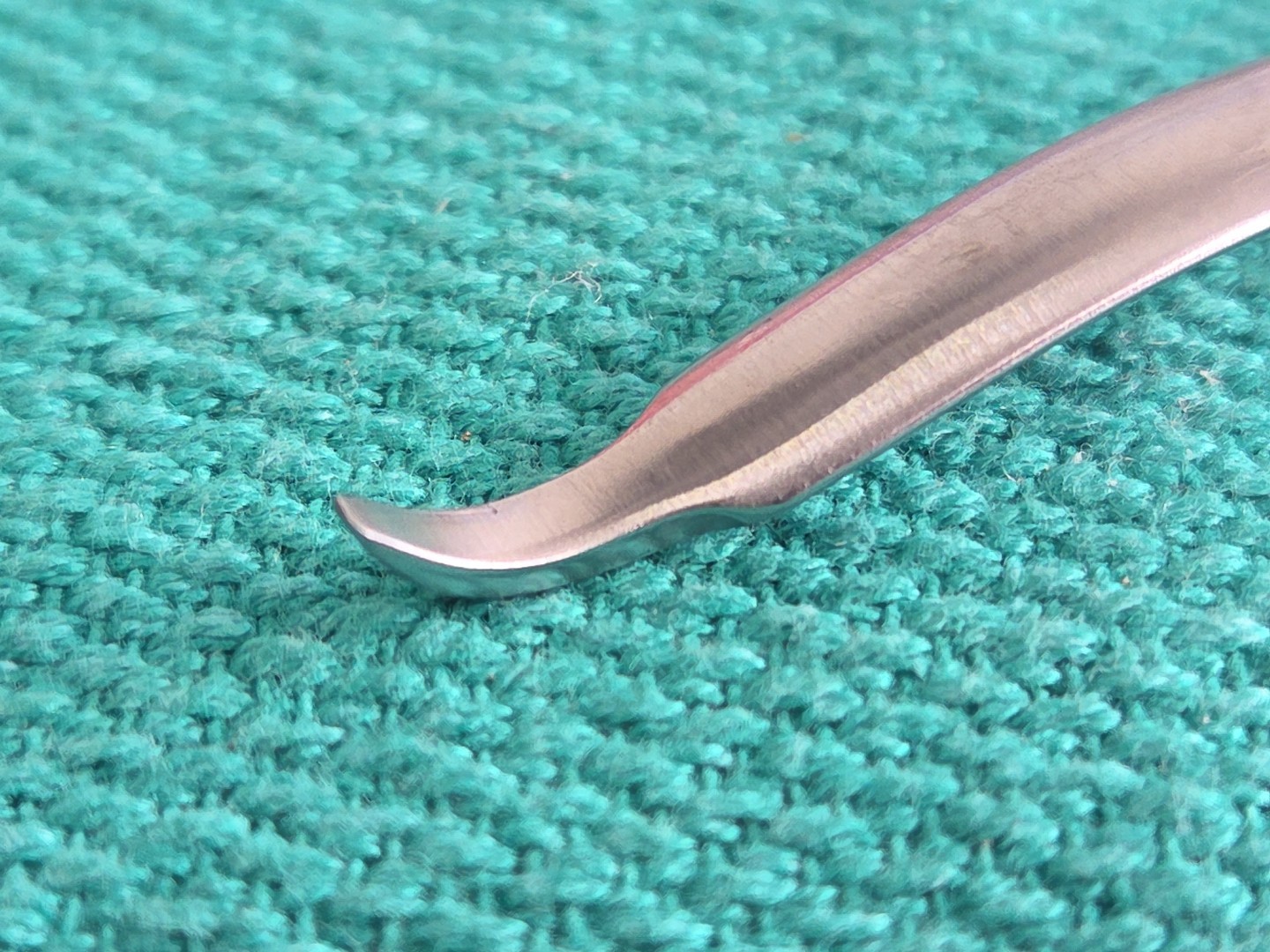 Aesculap FK117R Bone Lever, Curved, 6-1/4″, Sharon, 2mm German Stainless