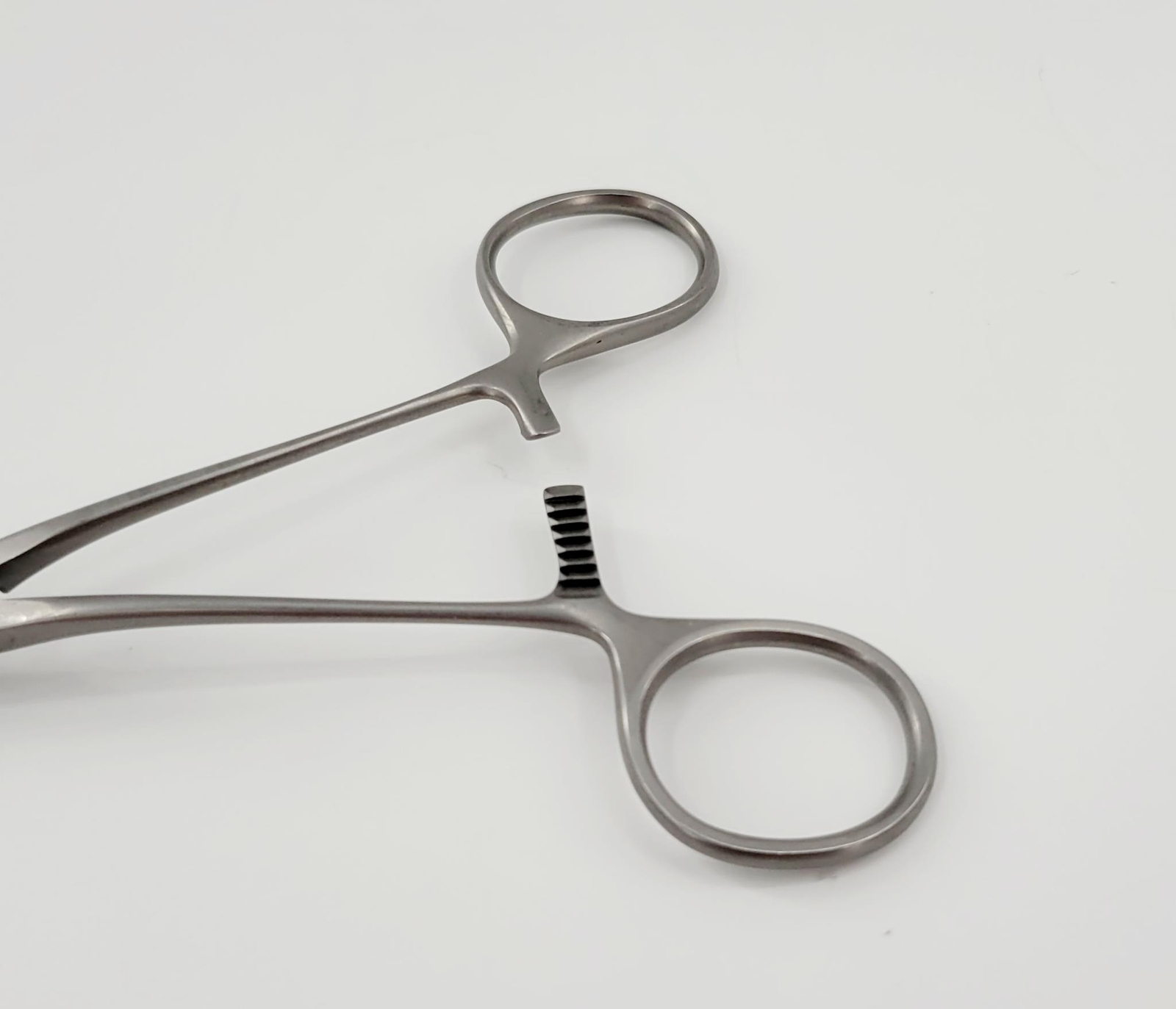 Aesculap FB558R De Bakey Atraumatic Vascular Clamp 170mm 6-3/4″