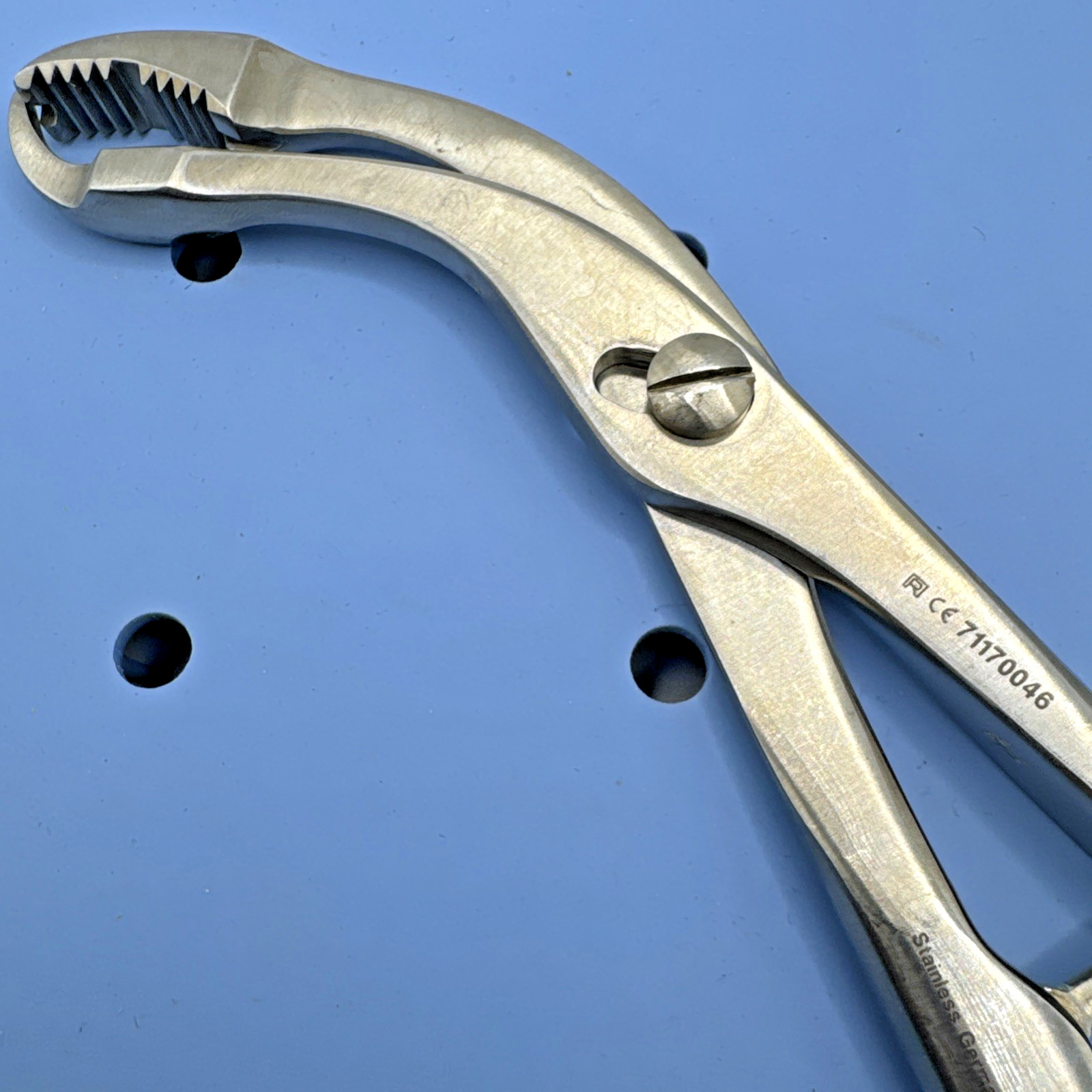 Richards 71170046 Smith & Nephew Surgical Self-Centering Holding Forceps, 240mm