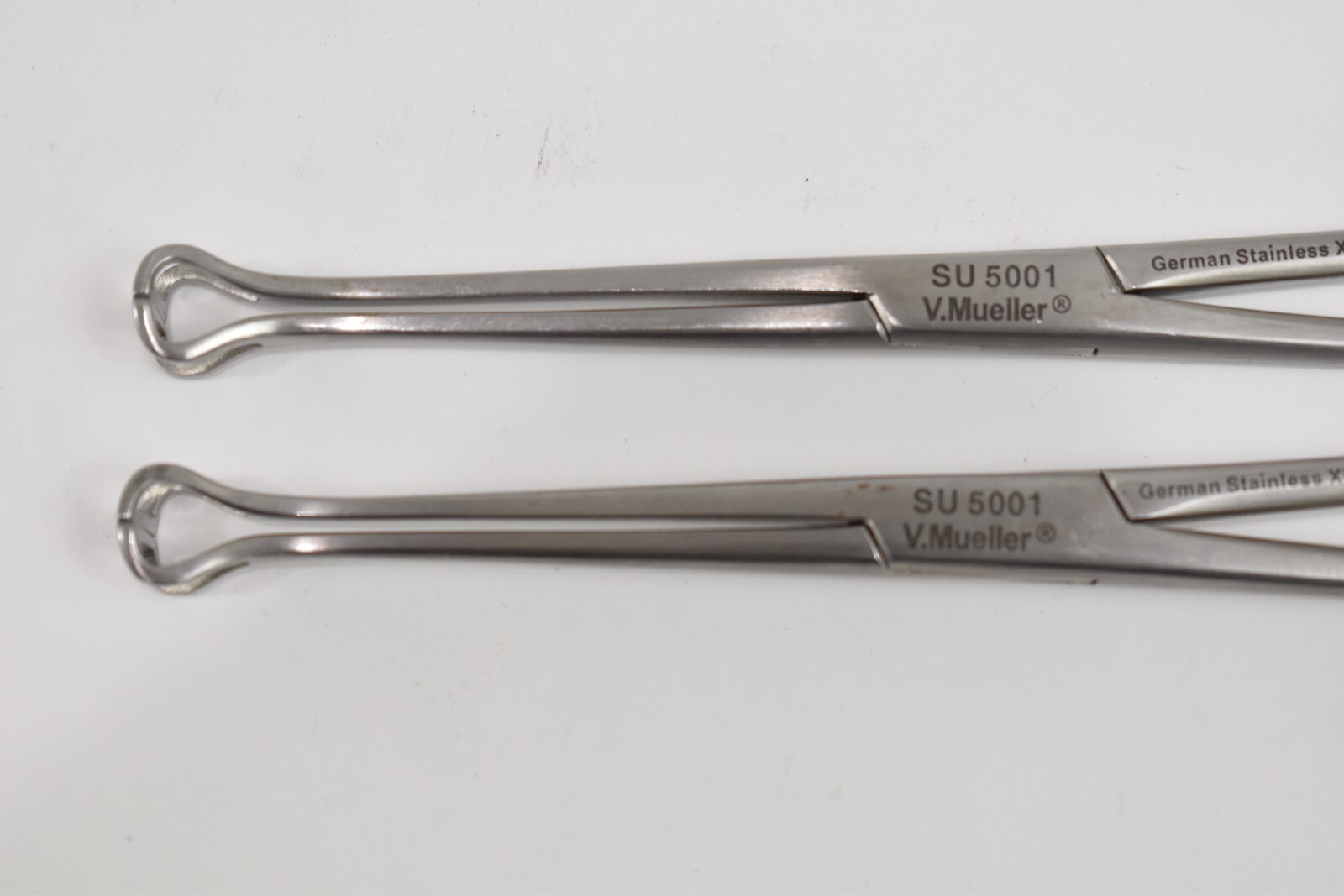 4 PCS V. Mueller Surgical Medical Forceps QTY 2: MO 1700 and QTY 2: SU 5001