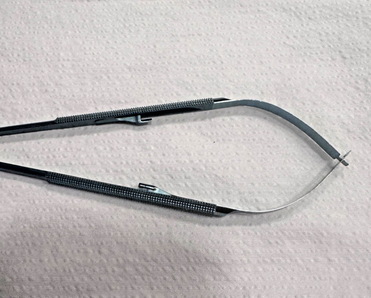 ASSI. T218 Classic MicroLite Titanium Forceps 18cm – 0.15mm tip