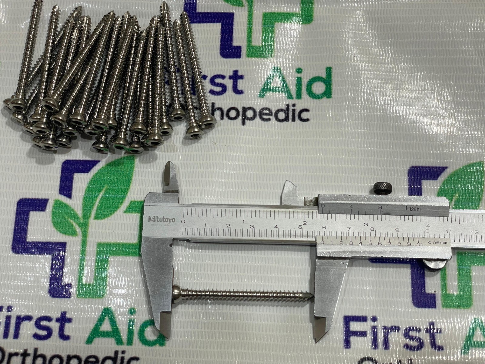 Corticals screws 2.7mm Ø Self Tapping Different Length 140 Pcs Set Orthopedics