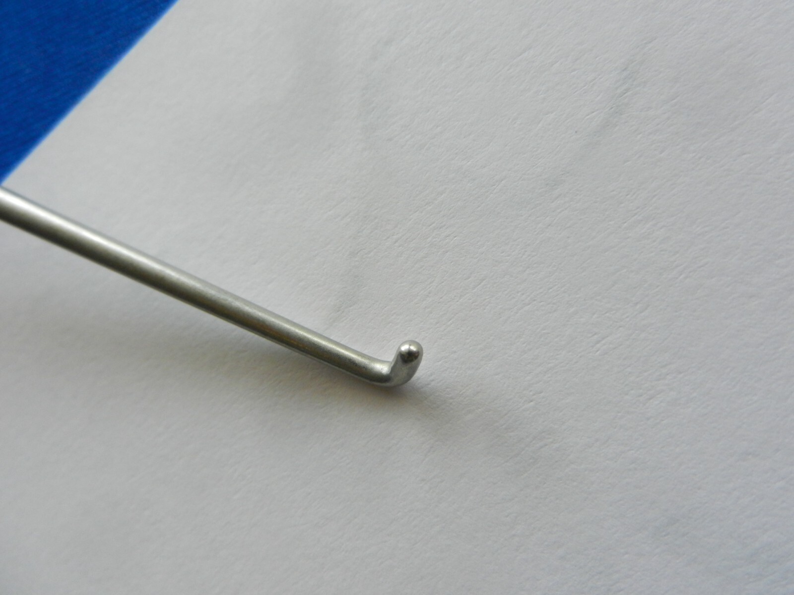 E1225 Shutt Conmed Arthroscopic 90 Degree 13cm x 2mm Instrument