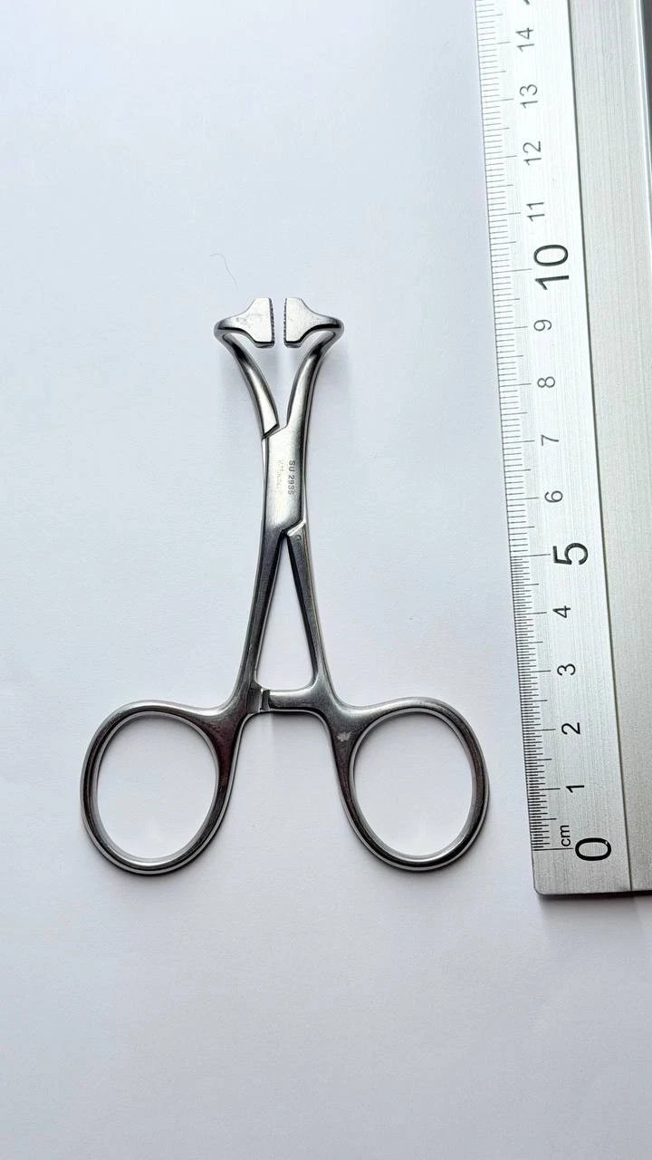 V. Mueller Surgical Clamp / Forceps – 10 cm