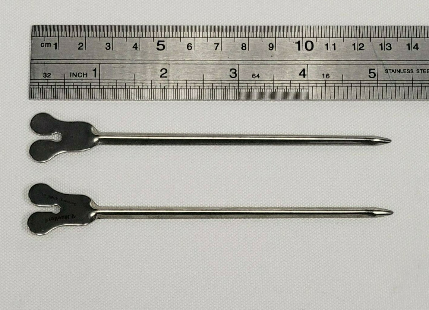 Pair of V. Mueller SU10820550 5.5″ Grooved Probe Directors Orthopedic