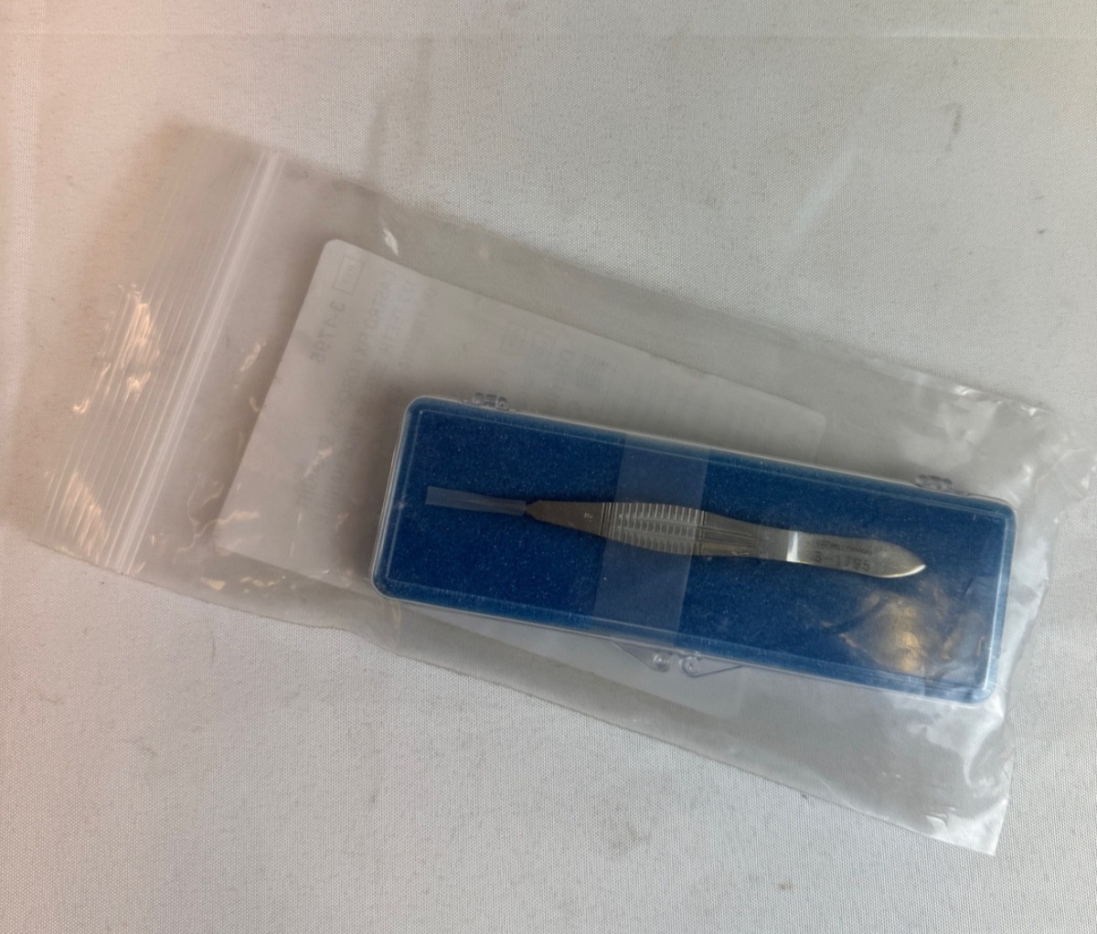 Millennium Surgical 3-1795 Castroviejo Fixation Forceps 1×2 Teeth 0.5mm x 110mm