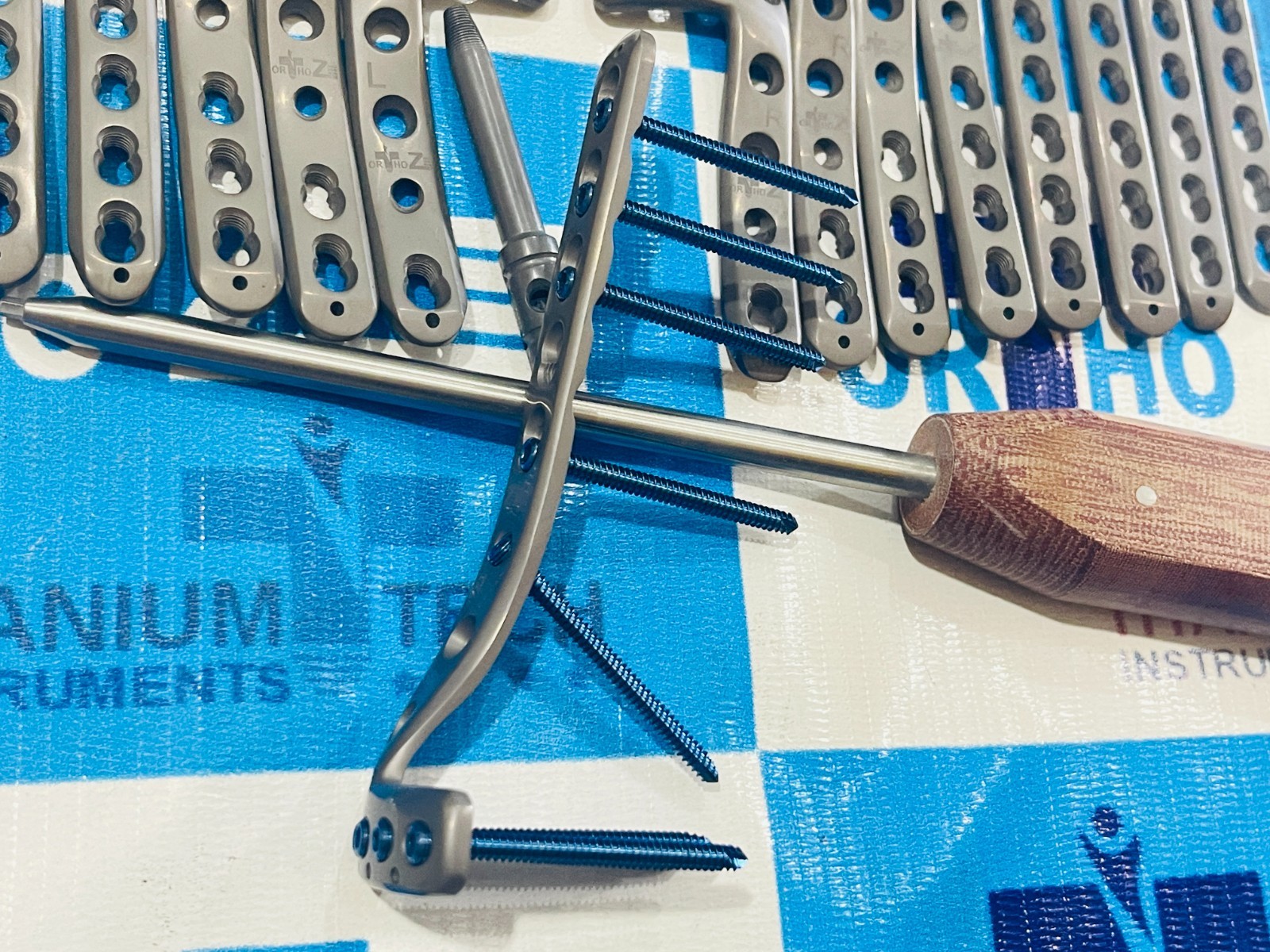 Locking Proximal Tibiä Raft 5-11 Hole Plate L & R & 3.5mm Screw-61 Pc-Titanium