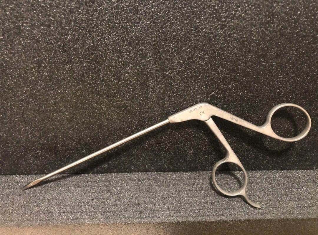 Arthrex – REF: AR-12140 – Serrated Tooth Scissors Straight Tip 3.4mm 6.5″