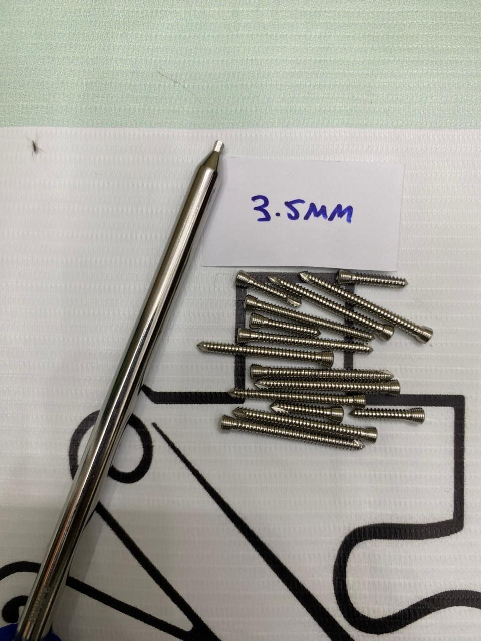 3.5MM Locking Screws Self Tapping 12mm-40mm With Screw Driver 151 Pcs SS