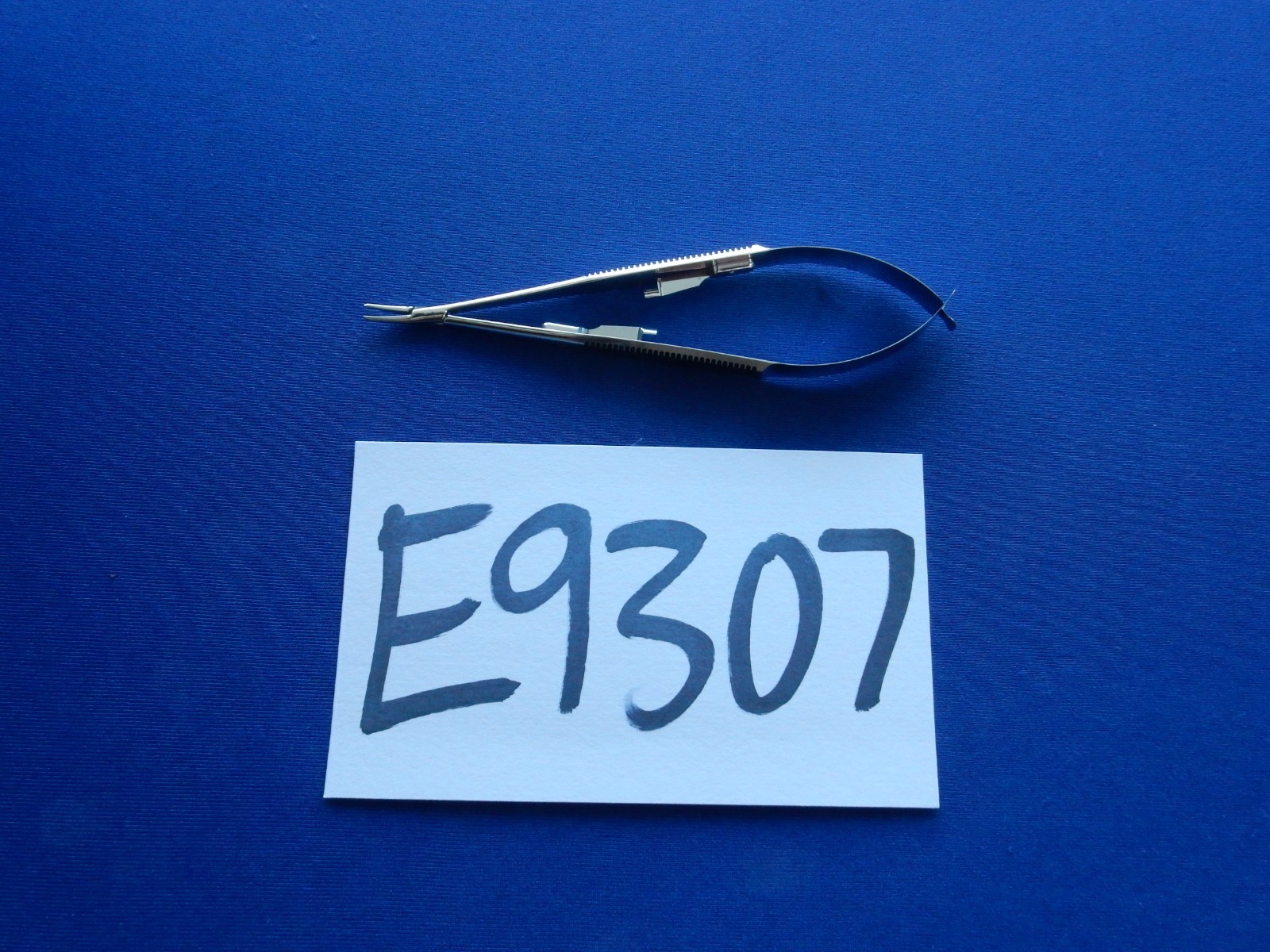 Storz E3848 Castroviejo 11mm Curved Medium Locking Needle Holder