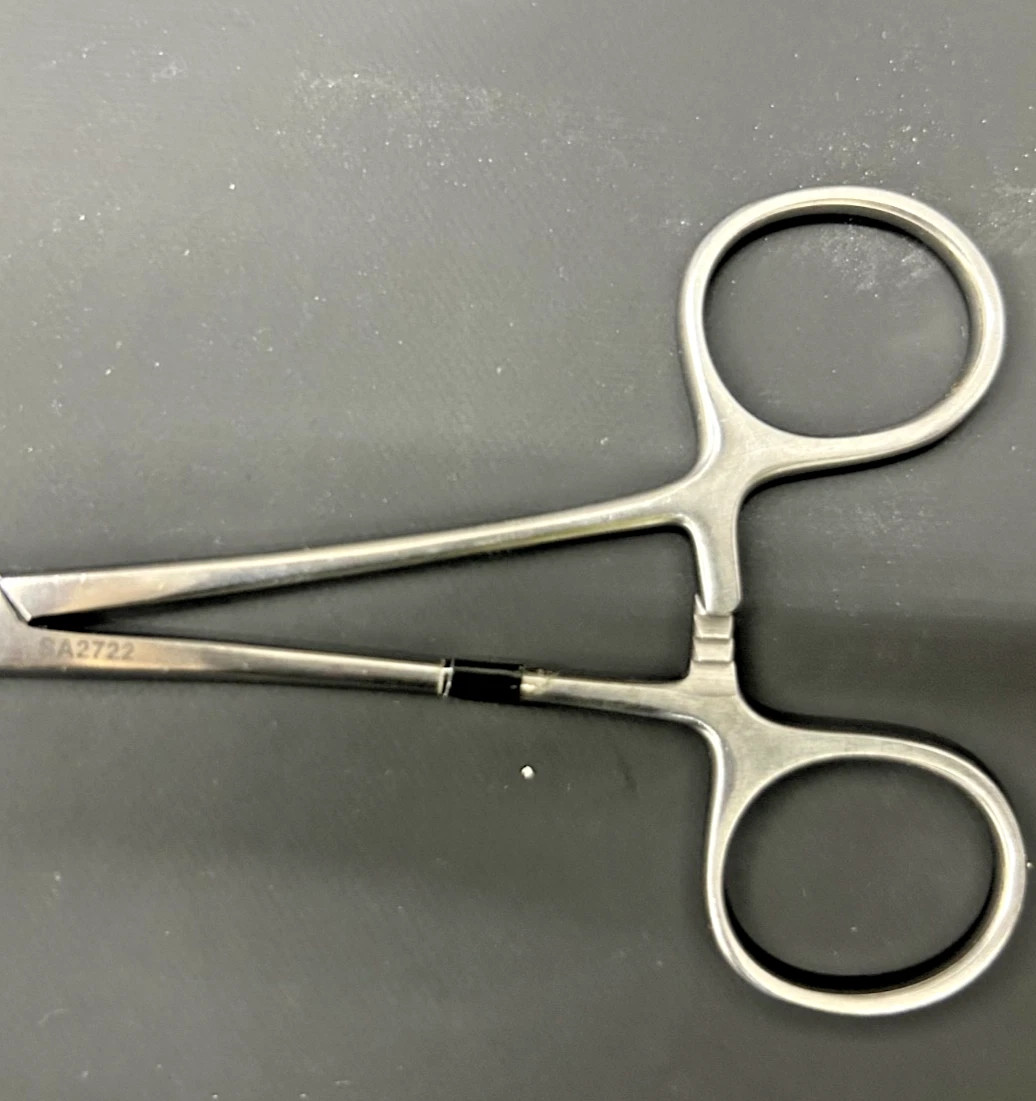 V.Mueller Hemostatic Forceps Affinity Kelly 5-1/2 Inch, SA2722