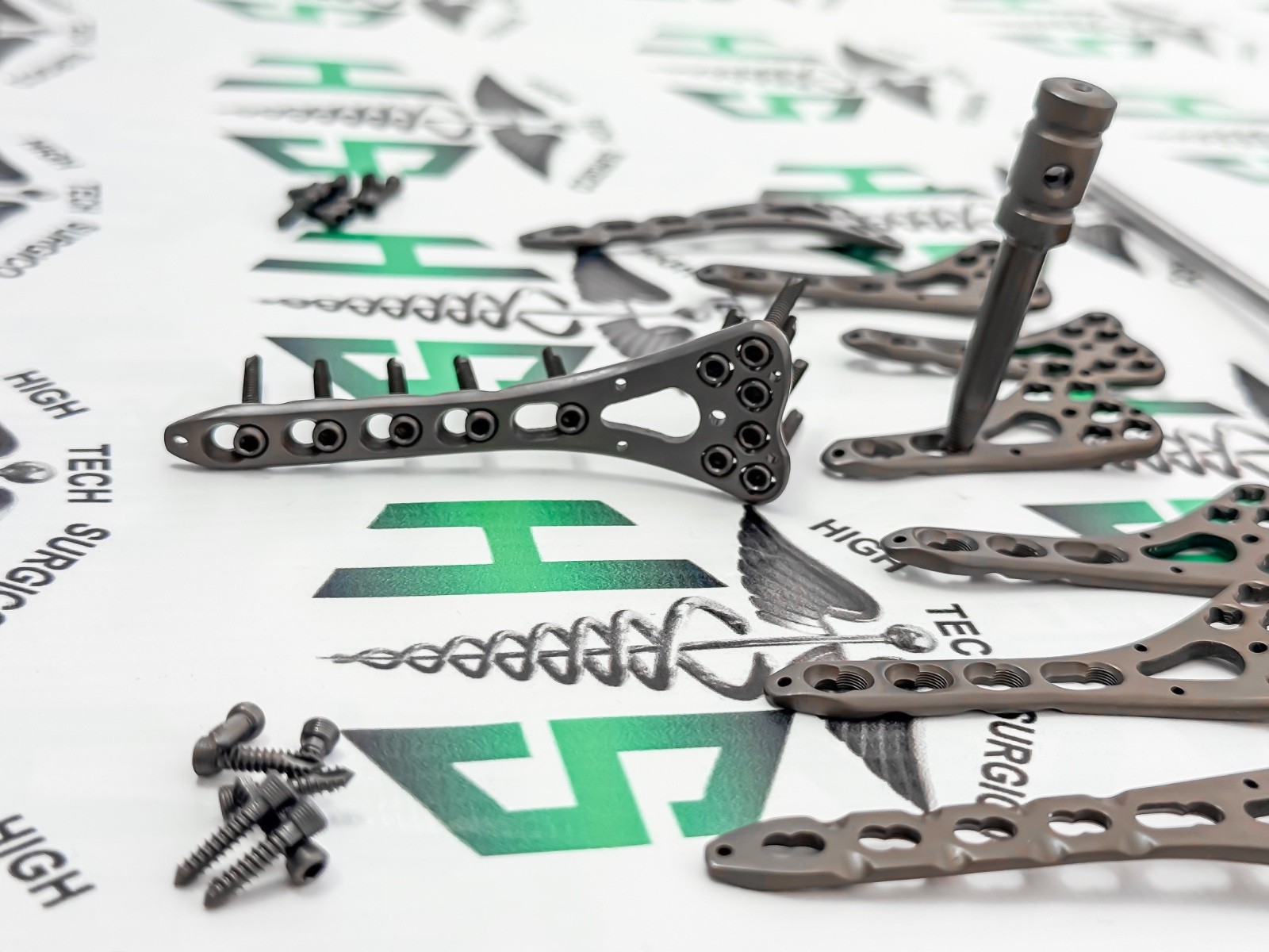 2.4/2.7 Radius Variable Volar Plates 2-5 H Titanium with Screws + Gift 90pcs