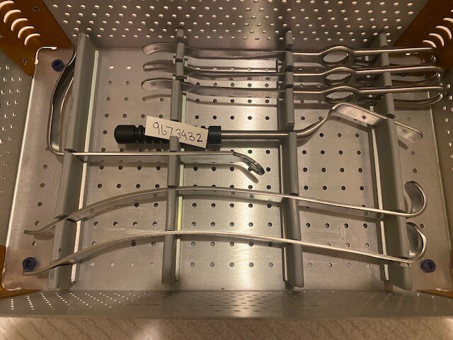 SHOULDER INSTRUEMNT SET WITH 12 PCS AND TRAY.