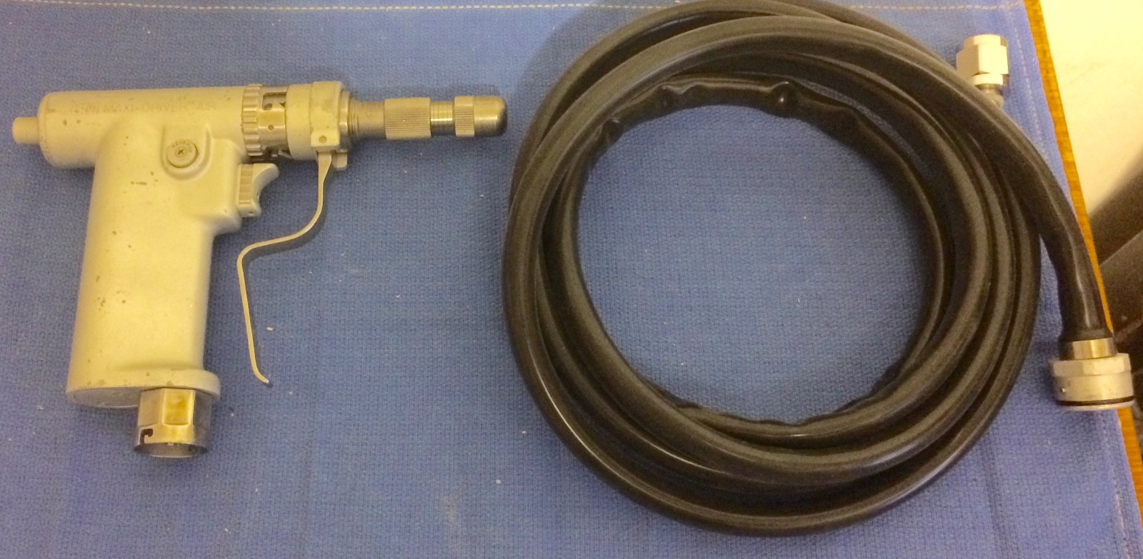 3M Maxi-Driver Air with L-111 wire driver attachment, air hose. Untested