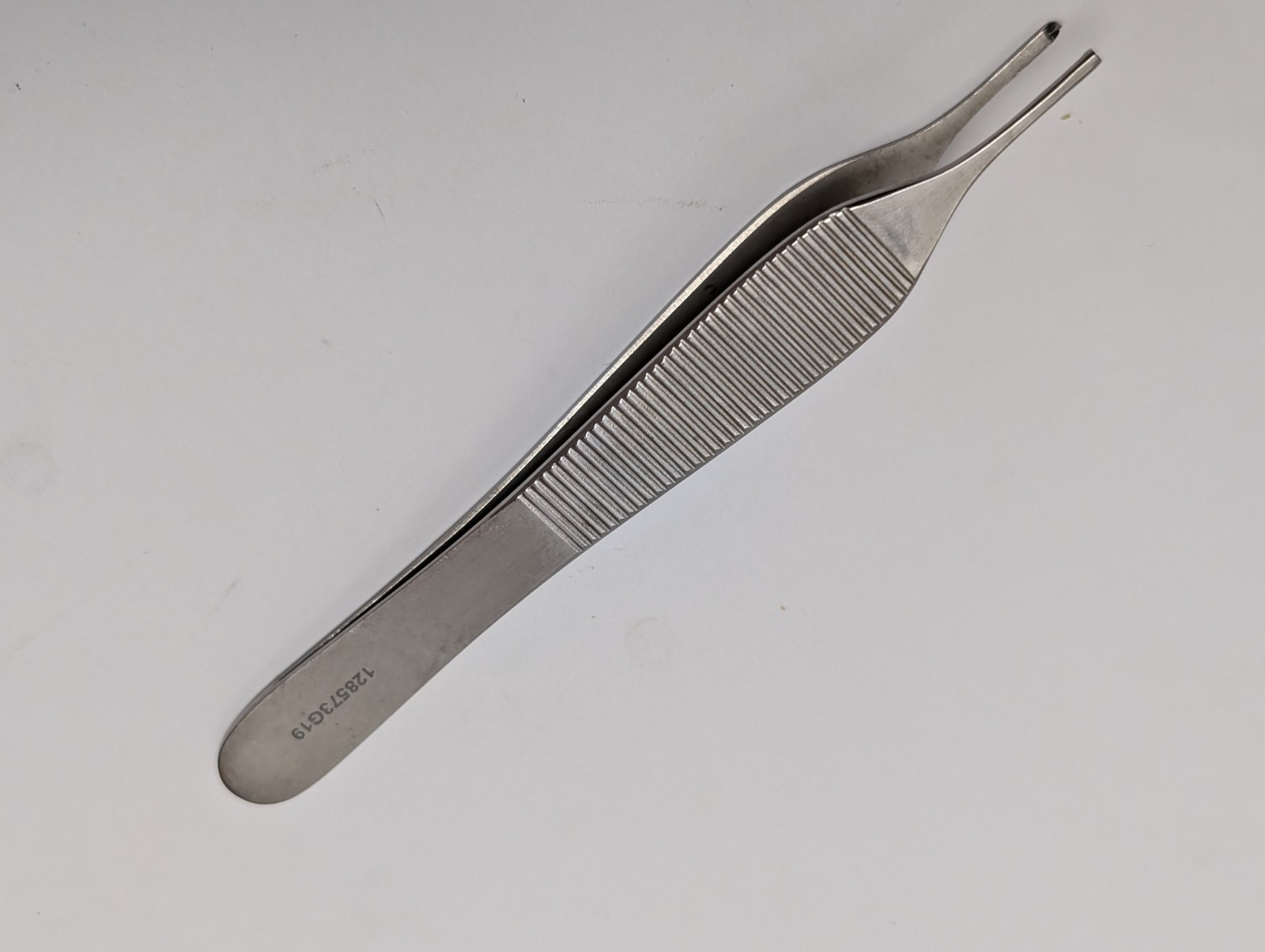 4 pcs. Assorted Tissue Forceps WECK 57-212 FURST MDS1018012F (USED).