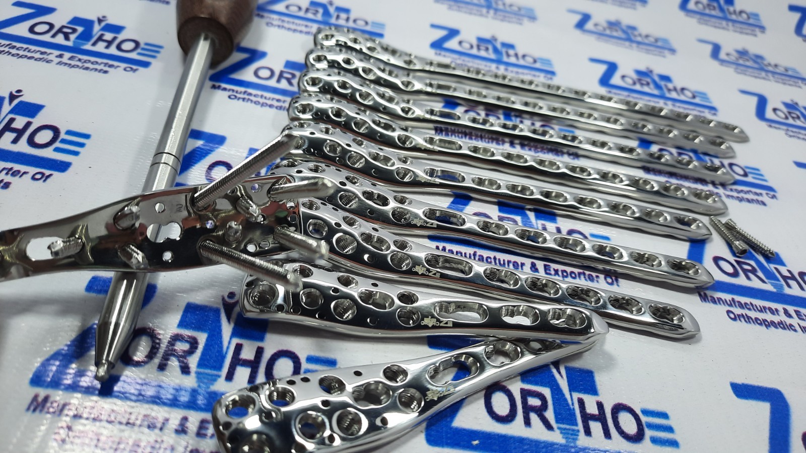 LCP Proxïmäl Humëräl Mülti Angle 3.5mm (PHïLÖS) & LCP Screw (3 to 12 H) 87Pc SS