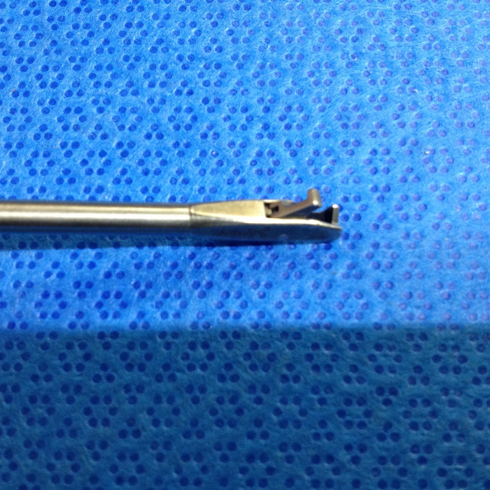 Arthrex AR-11794LW Suture Cutter 4.2mm Open End Left Notch Wishbone Handle