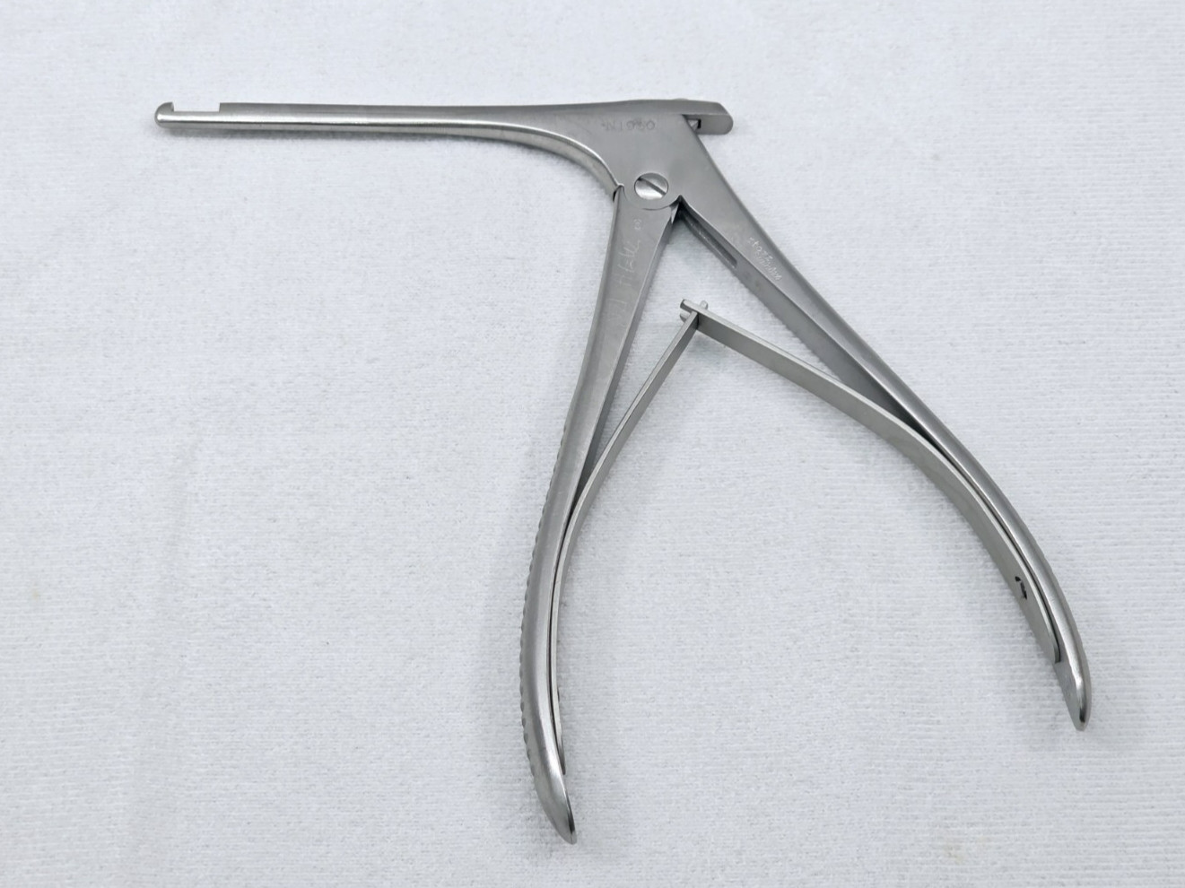 Storz N1950 3mm Kerrison Rongeur 90° Up Bite Punch
