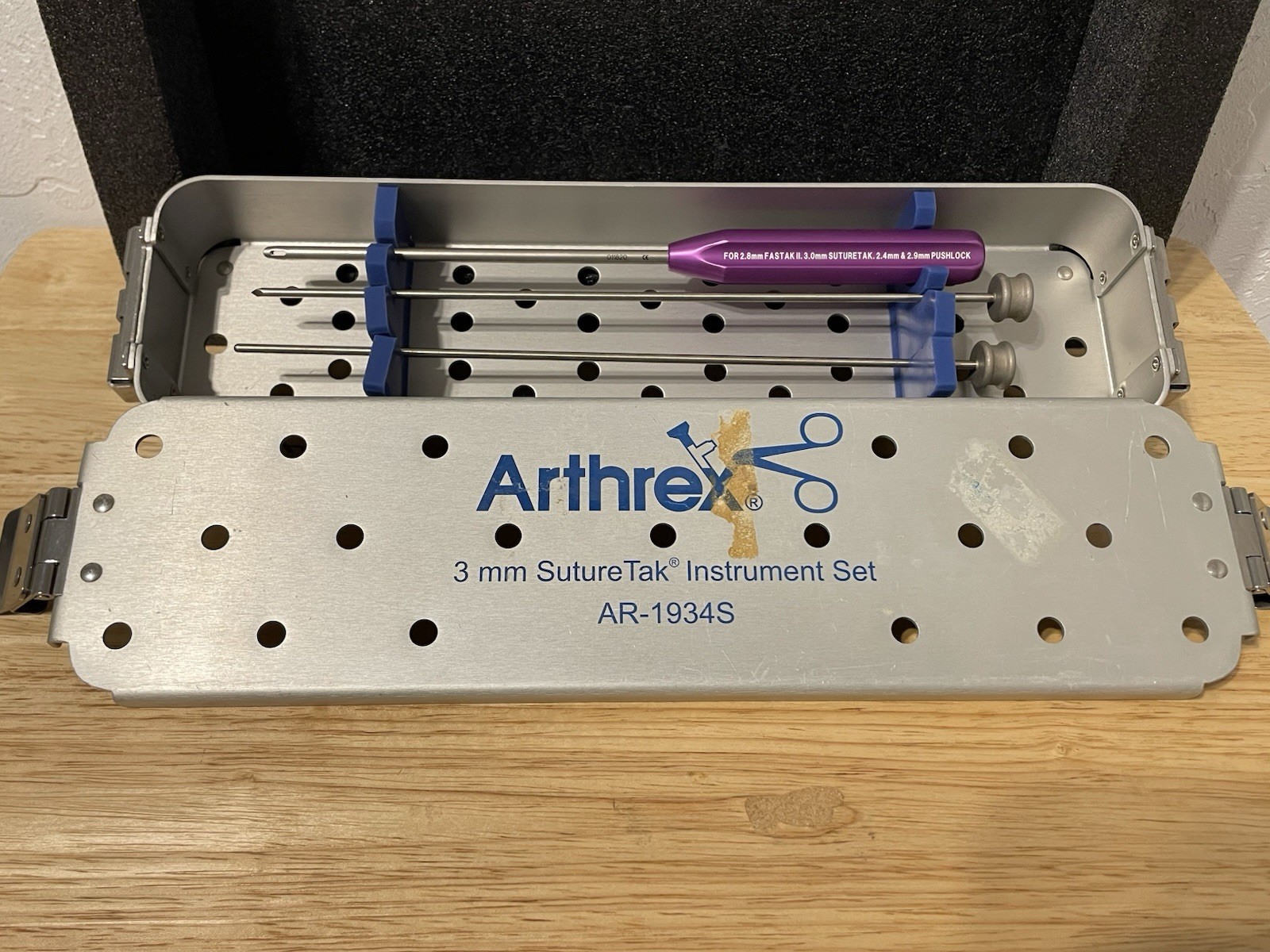 Arthrex – REF: AR-1934S 3mm SutureTak Instrument Set w/ Extras