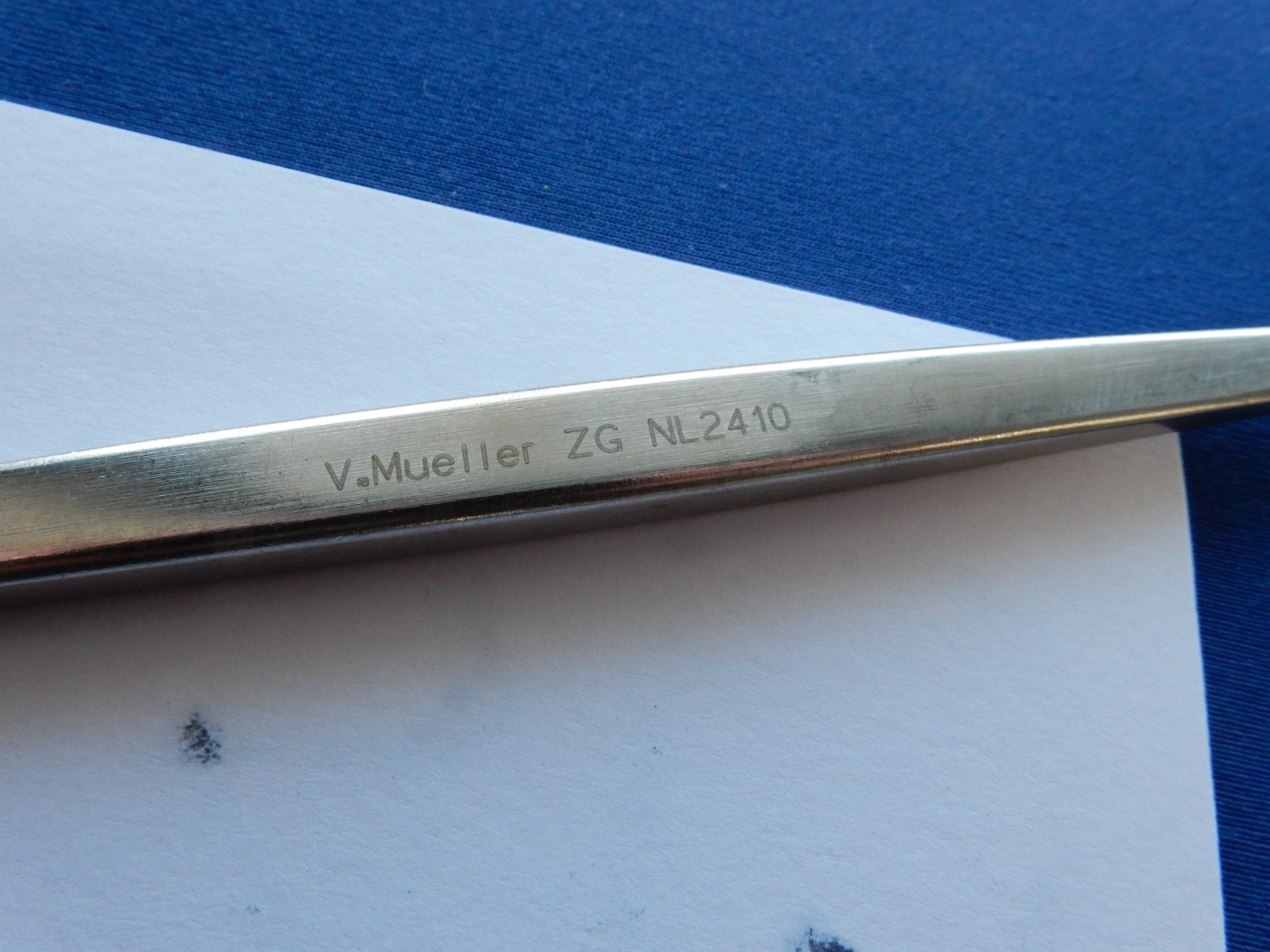 V. Mueller NL2410 Neuro Adson Blunt Hook 8-1/4″