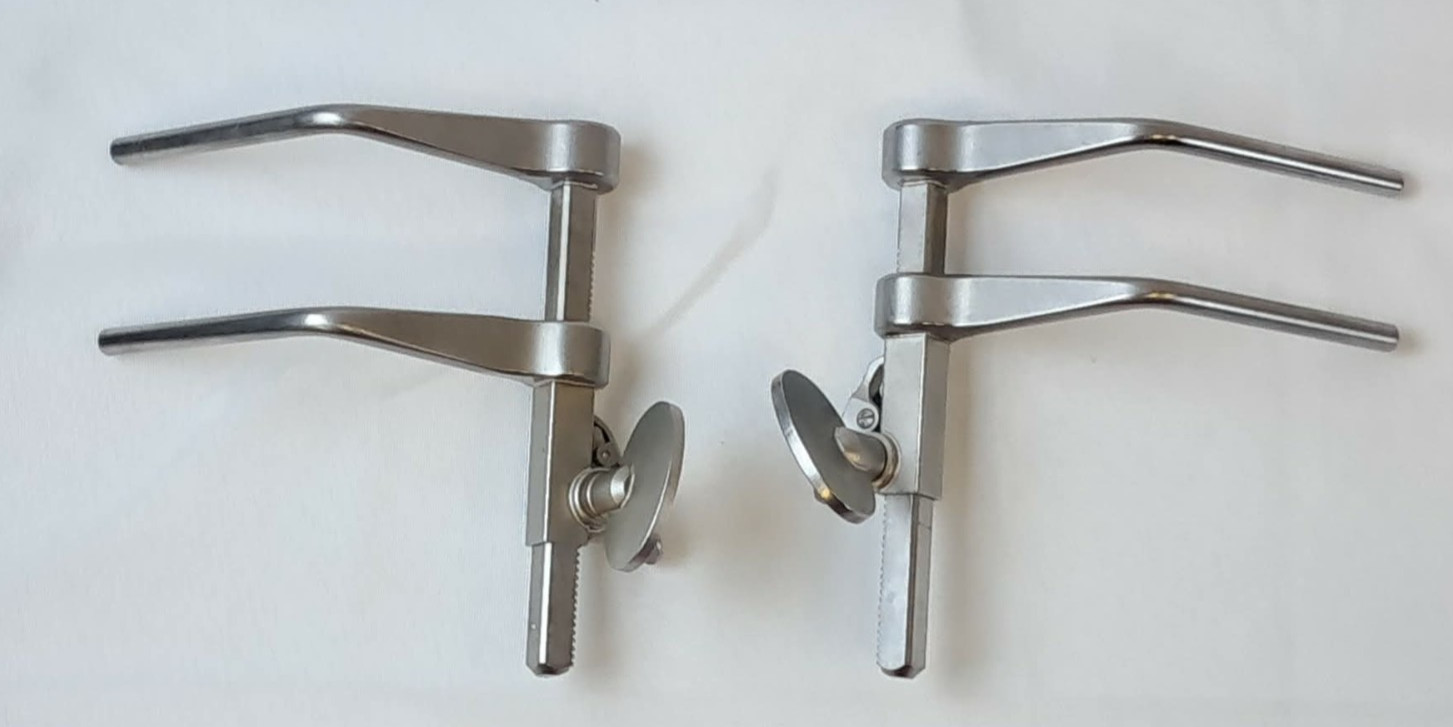 Swiss U44-631-10 / U44-621-10 Left and Right Cervical Retractor Set