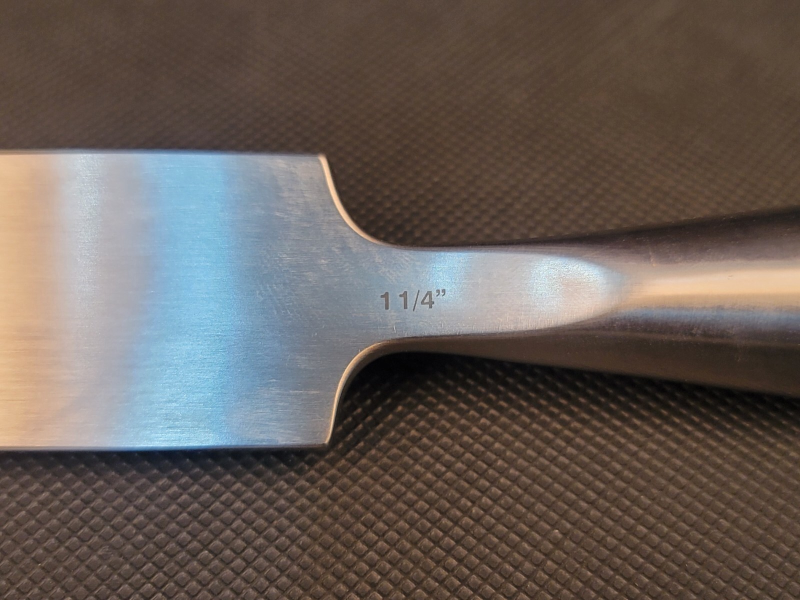 V. Mueller J-0506 Smith Peterson Osteotome Straight 1-1/4″ 8″