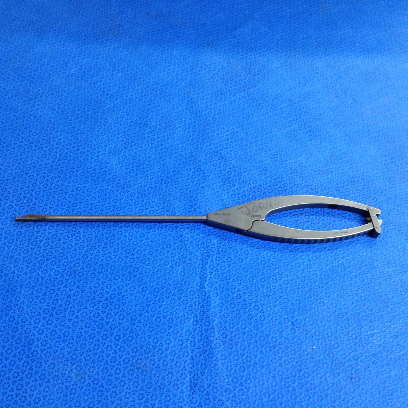 Arthrex AR-11794LW Suture Cutter 4.2mm Open End Left Notch Wishbone Handle