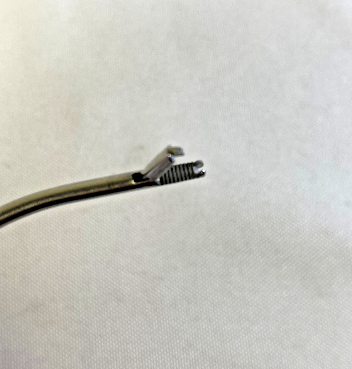 Dyonics 3963 Arthroscopic 1×2 Teeth Ratcheting Grasper Curved Right 3.4mm Shaft