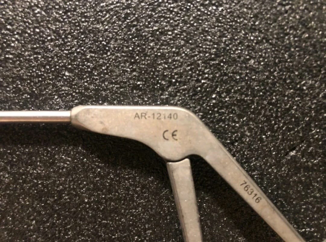 Arthrex – REF: AR-12140 – Serrated Tooth Scissors Straight Tip 3.4mm 6.5″