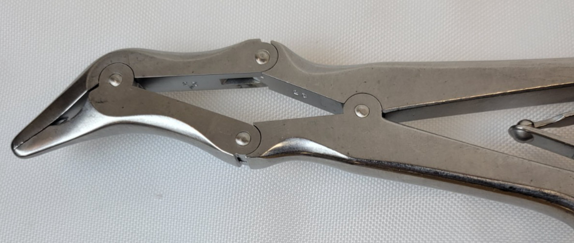 Stille-Luer Duckbill Bone Rongeur, Curved, Double Action