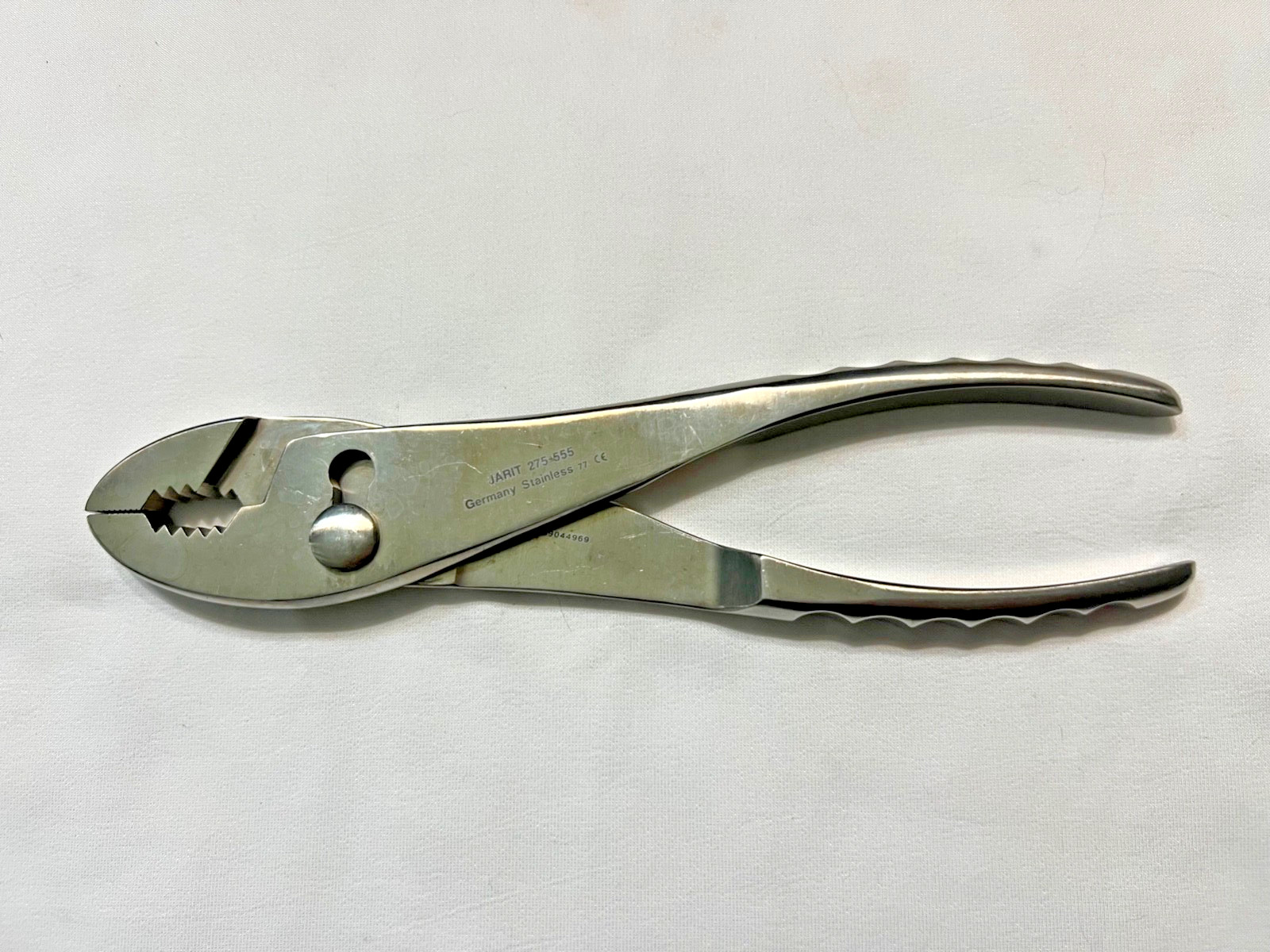 Jarit 275-555 Orthopedic Slip Joint Pliers 9.75mm Serrated Jaws X 7-3/4″ Length