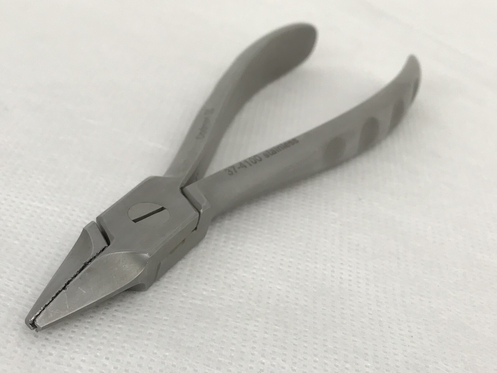 Codman 37-4100 Needle Nose Pliers 6.25in Overall Length 20mm Jaw Length