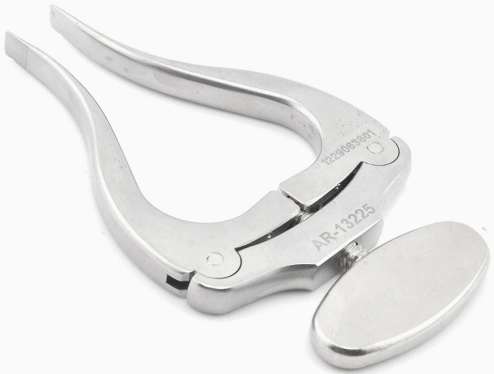 🔹 Arthrex AR-13225 Osteotomy Distractor Retractor – Orthopedic Surgical Tool