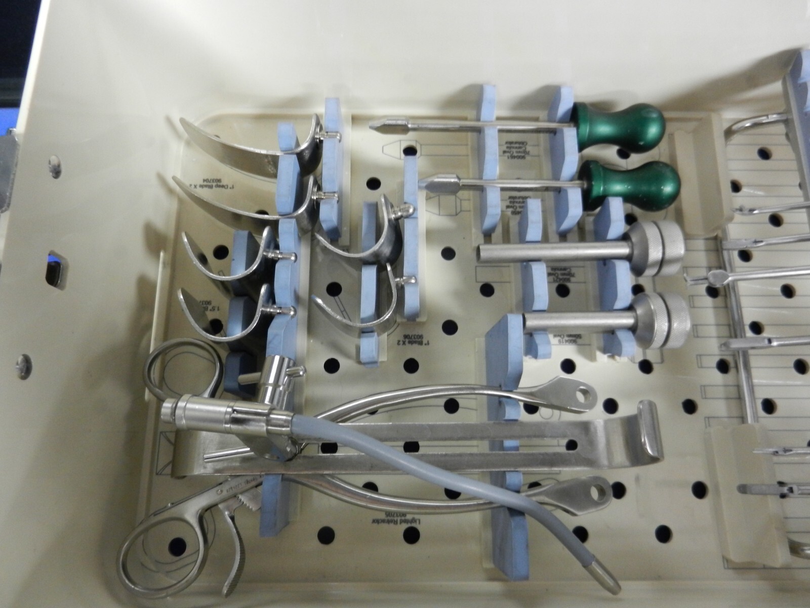 F137 Arthrotek Arthroscopic Hand Instrument / Retractor Set