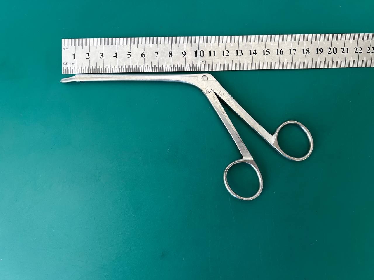 MILTEX 20-172 Nasal Scissors, 4-1/2″ (115mm) shaft, 1/2″ (13.5mm) blades, right