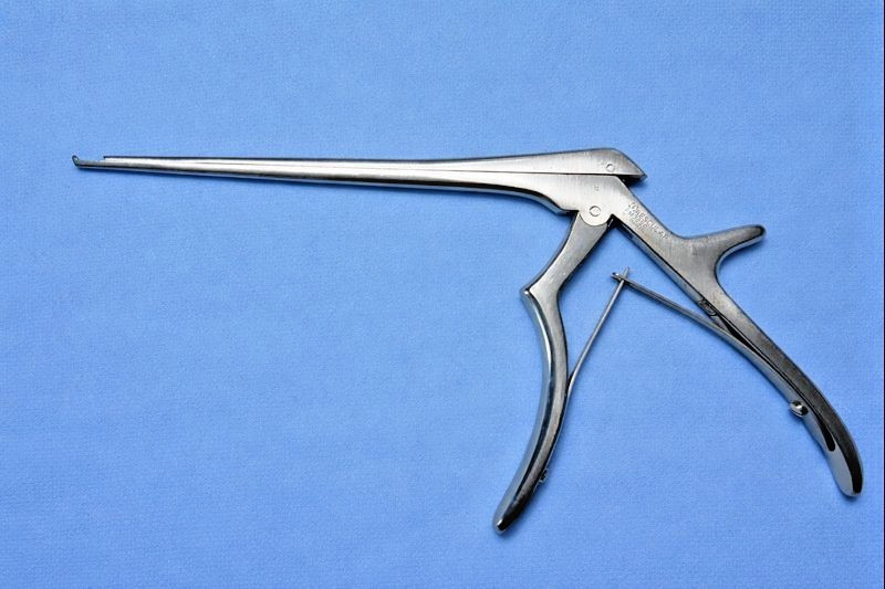 Aesculap FM302R Kerrison Rongeur 2mm 40° UpBite 7″ Neuro Spine Surgical