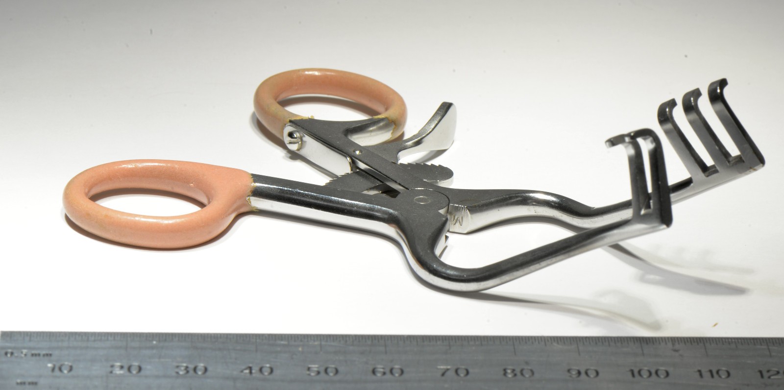 Integra Jarit #205-141 Weitlaner Retractor 2×3 Blunt Prongs 15.5mm Deep 4⅜”