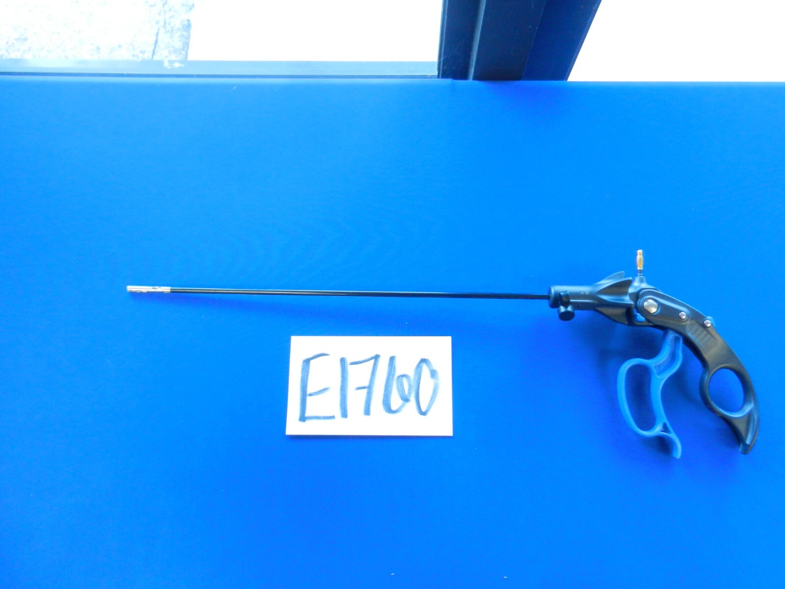 E1760 **NEW** Symmetry 5.0mm x 33 cm Fundus Grasper Forceps VG-1050Q
