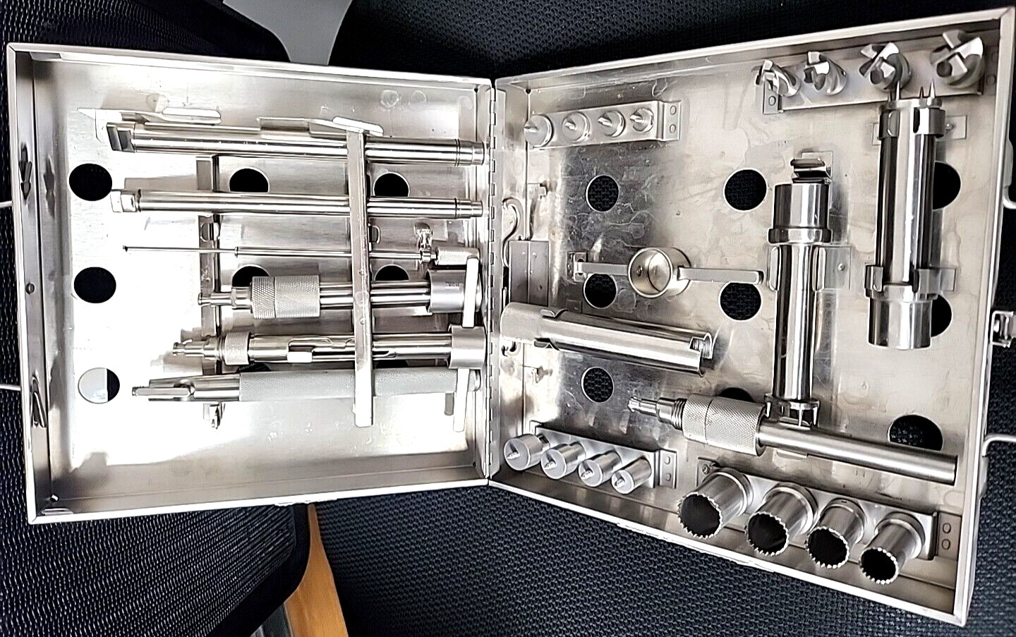 Codman 21-1001 Cloward Instruments Set in a stainless steel case (E3)