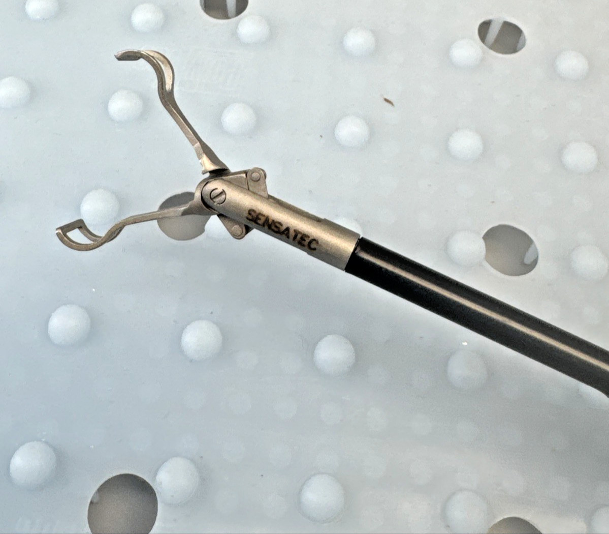 Linvatec 116713 Babcock Grasping Forceps, w/ Ratchet, 1″ Jaw, 13″ Length