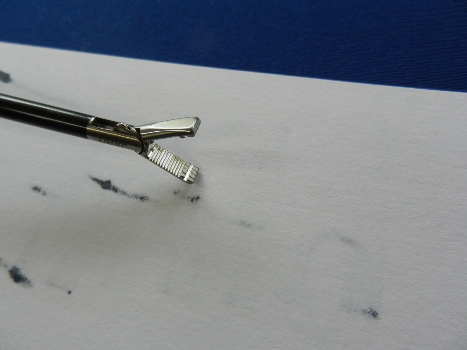 E7449 Jarit 625-113 Roto-Lok Atrau-Allis Grasping Forceps w/ Locking Lever 5mm