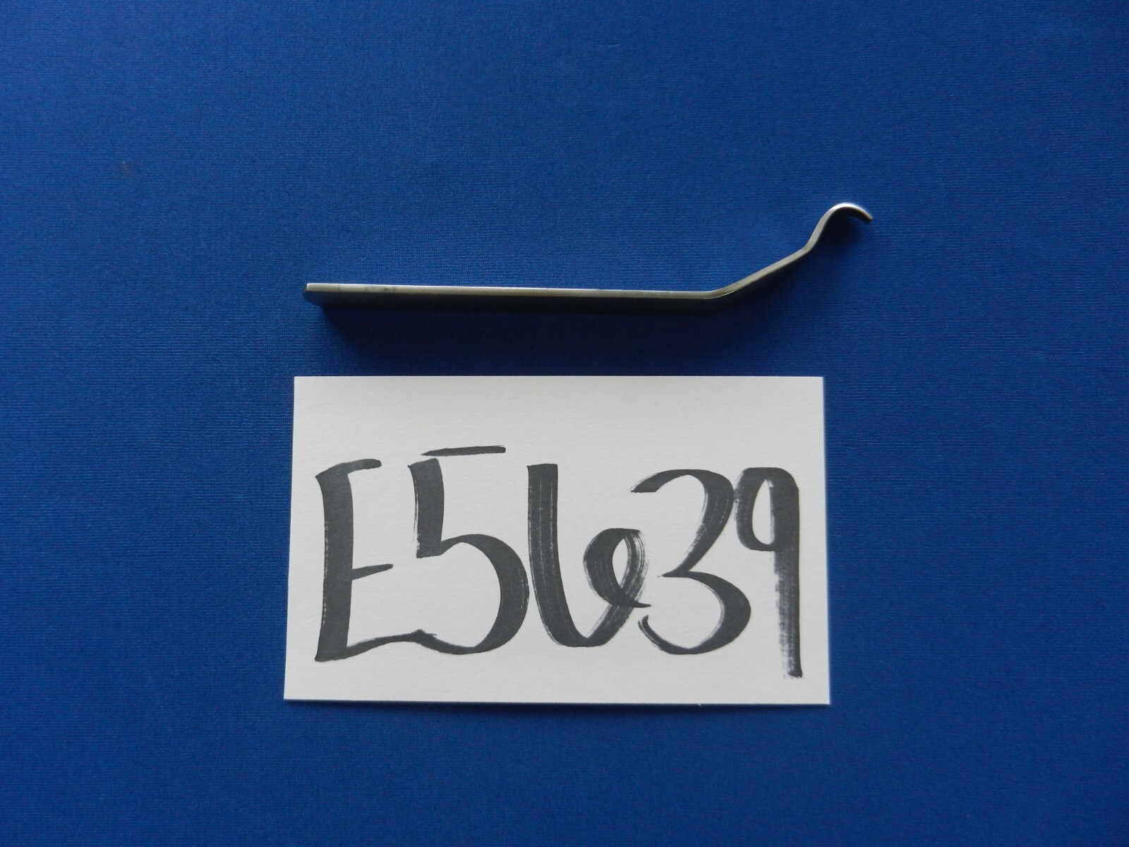 E5639 Zimmer 484-01 Hays 38.1mm Blade Length Hand Retractor 13cm Total Length
