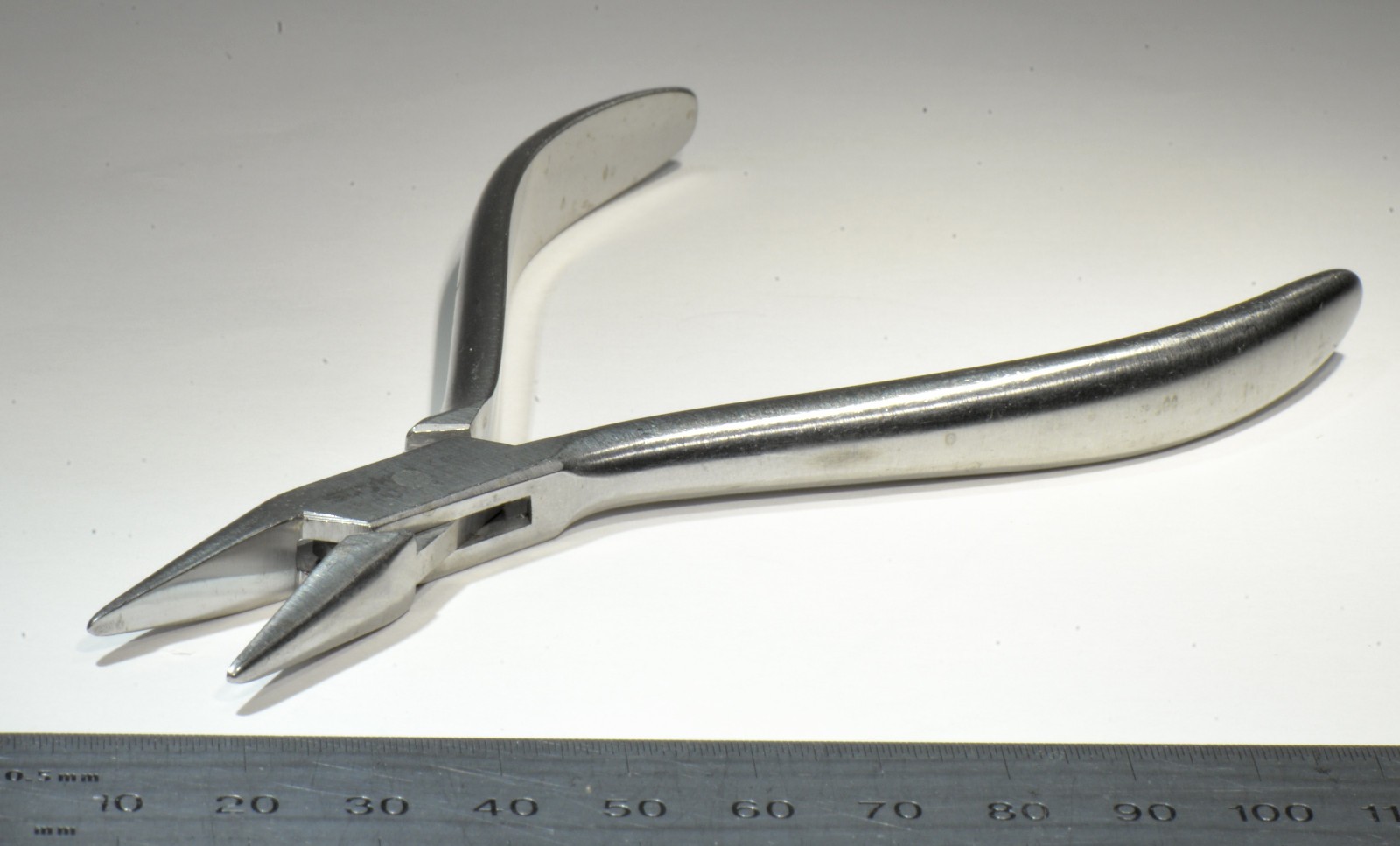 Stryker Leibinger #36-00726 Flat Nose Plate Bending Pliers 5″ Surgical Stainless