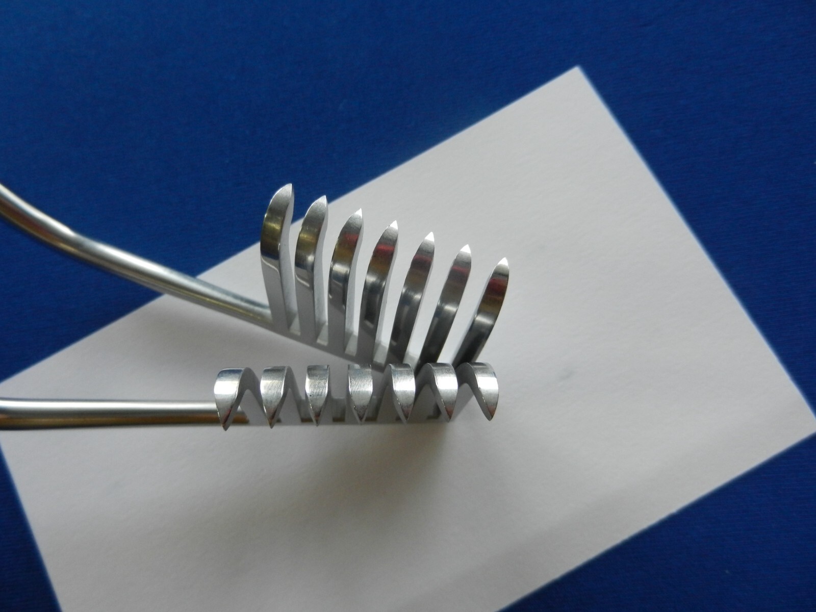 E4497 Codman 50-1363 Miskimon 7×7 Sharp Prong Retractor